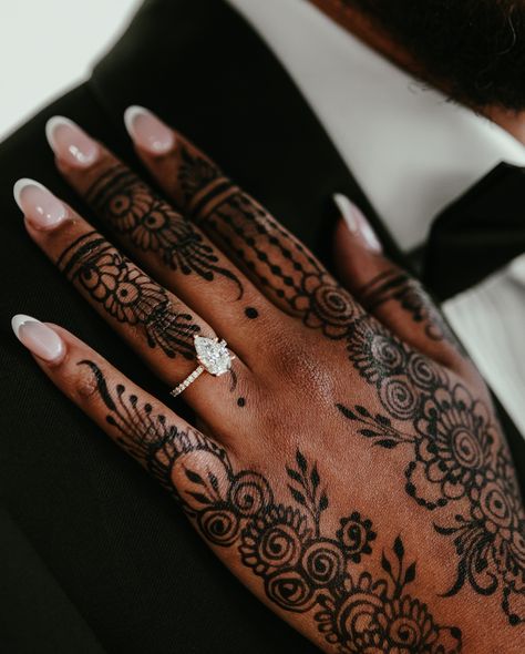 Recent wedding details 💍🤍 My most favourite photos at the moment! They’re so rich and luxurious! If you are getting married in 2024-25 contact me asap as dates are being booked out and time is going so fast! #somali #somaliwedding #somaliweddingphotographer #weddingphotographer #melbourne Somali Wedding Aesthetic, Nikkah Pics, Girl Wedding Ring, Somali Girl, Somali Wedding, Bridal Inspo, Beautiful Engagement Rings, Somali, Most Favorite