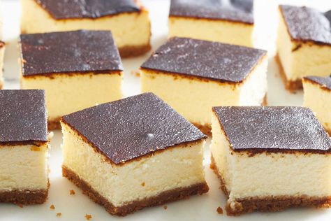 Basque Cheesecake Bars Recipe Freezer Desserts, Burnt Cheesecake, Baking Lessons, Basque Cheesecake, Thanksgiving 2023, Cheesecake Bar Recipes, Mini Bites, Classic Cheesecake, Easy Bake