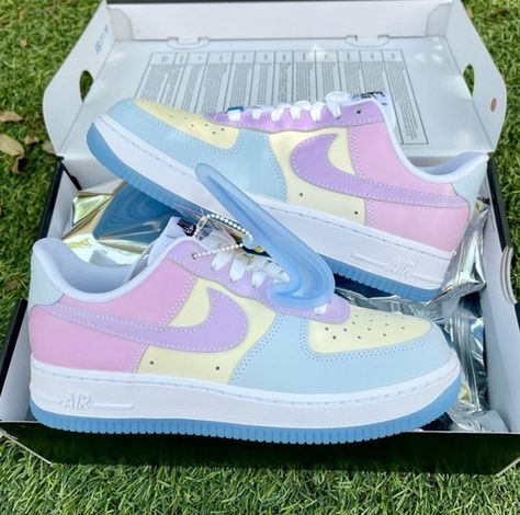 Color Changing Shoes, Air Force Shoes, Nike Shoes Air Force, Nike Air Force One, Air Forces, Air Force One, Nike Trainers, Nike Air Force Ones, Force One