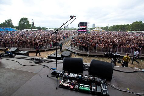 Performing In Front Of Crowd, Stage View Concert, Music Manager, Concert Crowd, Famous Lifestyle, Performing On Stage, Career Vision Board, Music Studio Room, Music Career