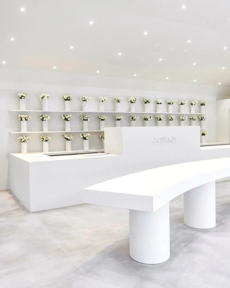 Jacquemus' Flower Shop and Café Concept Pops Up in Seoul Interactive Mirror, Cafe Concept, Paris Shopping, Style Aesthetic, Chengdu, Pop Up Stores, Pop Up Store, Retail Design, Pop Up Shop