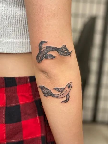 Koi Fish Elbow Tattoo, Around The Elbow Tattoo, The Elbow Tattoo, Knee Tats, Koi Fish Tattoos, Shoulder Cap Tattoo, Colorful Tattoo, Elbow Tattoo, Arm Tats