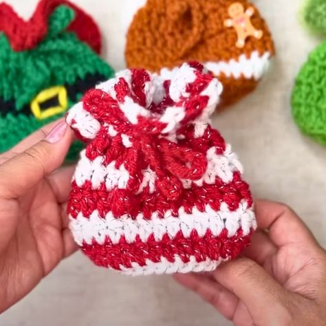 Small Crochet Gift Bags Free Patterns, Crochet Gift Bag Pattern, Crochet Christmas Gift Bags, Crochet Christmas Bags Free Pattern, Christmas Bag Crochet, Crochet Christmas Bags, Crochet Gift Bags Free Patterns, Crochet Gift Bags, Chrochet Gifts