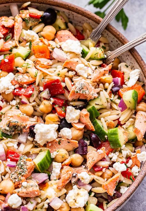 Mediterranean Salmon Orzo Salad - Recipe Runner Salmon Orzo Recipe, Salmon Pasta Salad Recipes, Salmon Orzo, Balanced Bowls, Pasta Salad Salmon, Salad Salmon, Easy Suppers, Greek Orzo Salad, Crunchy Vegetables