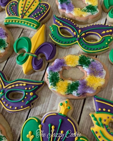 The Jazzy Cookie on Instagram: "#thejazzycookie . . . . #royalicingart #nolabakery #nolacookies #sugarcookies #mardigrascookies" Mardi Gras Royal Icing Cookies, Mardi Gras Decorated Cookies, Mardi Gras Sugar Cookies, Mardi Gras Cookies Decorated, Mardi Gras Cookies, Pineapple Cookie, Mardi Grad, Madi Gras, Crown Cookies