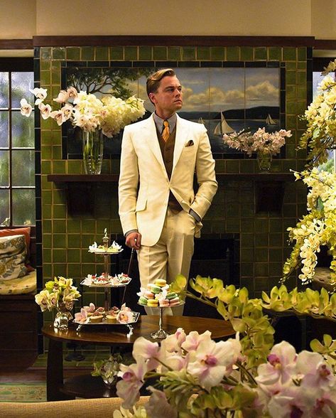 fuckinggoodmovies ® en Instagram: “Can't repeat the past? Why, of course you can... of course you can. 🌸 #TheGreatGatsby” The Great Gatsby Movie, The Great Gatsby 2013, Gatsby Movie, Boats Against The Current, Jordan Baker, Jay Gatsby, Great Gatsby Fashion, Against The Current, The Great