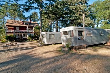 Living at the Souwester Inn rustic exterior Vintage Rv, Trailer Home, Vintage Travel Trailers, Camper Life, Diy Camper, Vintage Trailer, Park Photos, Vintage Trailers, Trailer Park