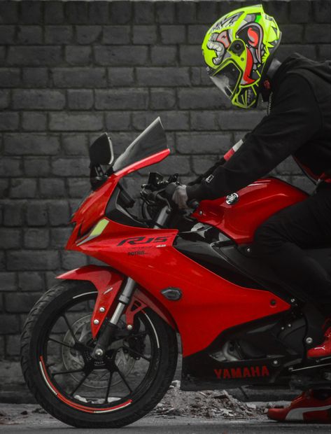 V4 R15, Color Wallpaper Iphone, Bike Pic, Color Wallpaper, Insta Profile, Hybrid Bike, R 15, Insta Profile Pic, Red Colour