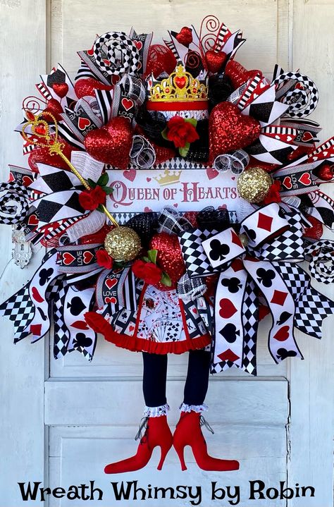 Queen Of Hearts Valentine Decor, Queen Of Hearts Wreath, Queen Of Hearts Christmas Tree, Queen Of Hearts Backdrop, Library Christmas, Wonderland Crafts, Valentines Wreaths, Alice In Wonderland Crafts, Wonderland Decor