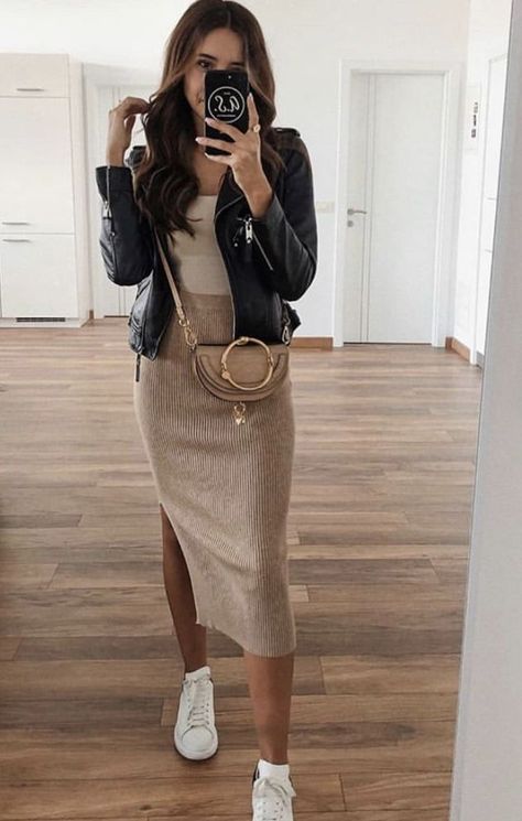 Manhattan Fashion, Rok Midi, Rok Outfit, Modest Clothing, A Skirt, Mode Inspo, 가을 패션, Fall Fashion Outfits, Winter Fashion Outfits