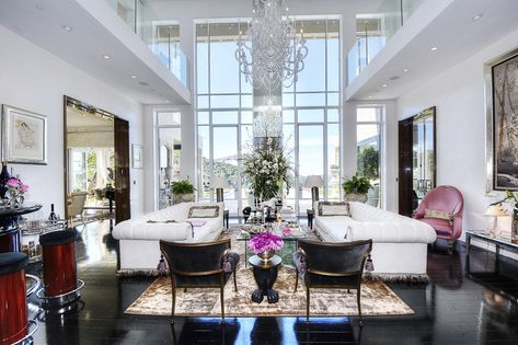 RHOBH Lisa Vanderpump Villa Rose Photo Tour | Style & Living Lisa Vanderpump House, Beverly Hills Mansion, Villa Rosa, Beverly Hills Houses, Lisa Vanderpump, Glam Decor, Dining Nook, Real Housewives, Cozy Space