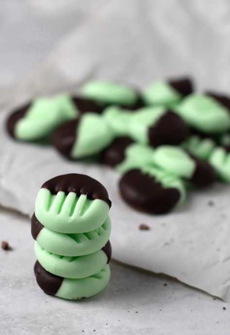 Chocolate Mints Candy, York Peppermint Patty Desserts, Peppermint Butter Mints, Misty Mints Recipe, Christmas Butter Mints, Christmas Mints Cream Cheese, Soft Christmas Peppermints, Christmas Peppermint Patties, Peppermint Creams Recipe