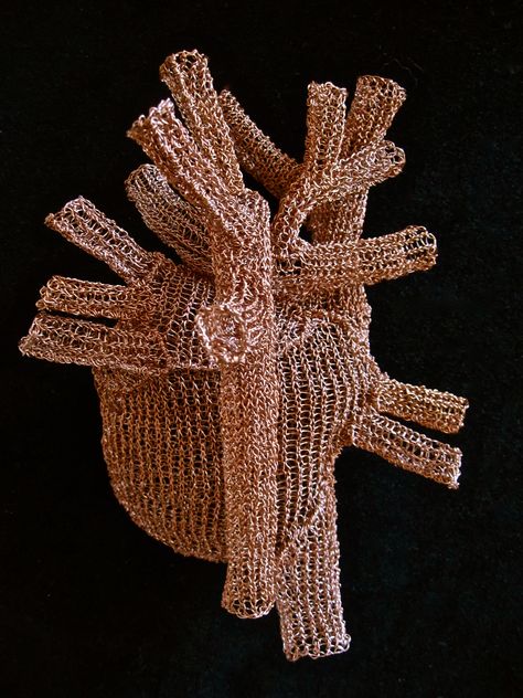 Artist : Laura Stanziola                    Knitted Copper Wire Heart (back view) Heart Template, Human Heart, Chicken Wire, Interesting Articles, Wizard Of Oz, Heart Art, Wire Art, Copper Wire, In A Heartbeat