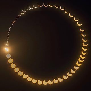 @nowspacetime • Instagram photos and videos Moon Stages, Nasa Galaxy, Solar Eclipse 2017, Eclipse Solar, Circle Game, Hubble Telescope, Solar Eclipses, Moon Eclipse, Moon Cycles