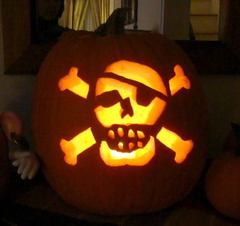 Pirate Pumpkin Pirate Pumpkin, Pumkin Carving, Halloween Circus, Amazing Pumpkin Carving, Pumpkin Carving Designs, Lantern Designs, Pumpkin Carving Patterns, Lantern Ideas, Skull Pumpkin