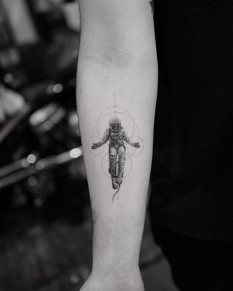 New School Tattoos, Science Tattoos, 12 Tattoos, Astronaut Tattoo, 13 Tattoos, Cool Tattoos For Guys, Space Tattoo, Different Tattoos, Small Tattoos For Guys