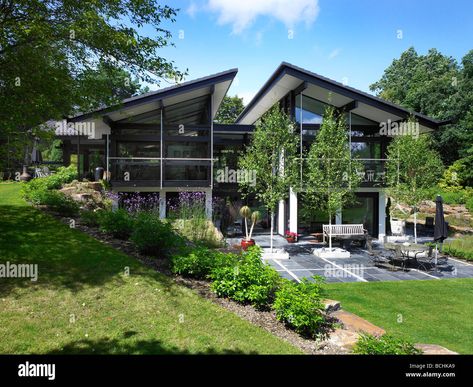 Download this stock image: Exterior of Huf Haus - BCHKA9 from Alamy's library of millions of high resolution stock photos, illustrations and vectors. Huff House, Split Level House Design, Small Eco House, Modern Eco House, Modern Eco Friendly Home, Modern Houses Interior, Kit Home, Eco House, Eco Friendly House