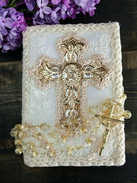 Quince Bible, Quinceanera Checklist, Rosary Collection, Organizing Photos, Shabby Chic Christmas Decorations, Gothic Crafts, Wedding Cord, Wedding Bible, Catholic Crafts