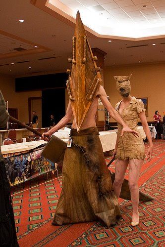 Pyramid Head And Nurse, Nurse From Silent Hill, Silent Hill Costume, Silent Hill Nurse, Pyramid Head, Couples Halloween Outfits, Halloween Traditions, Nurse Costume, Scary Halloween Costumes