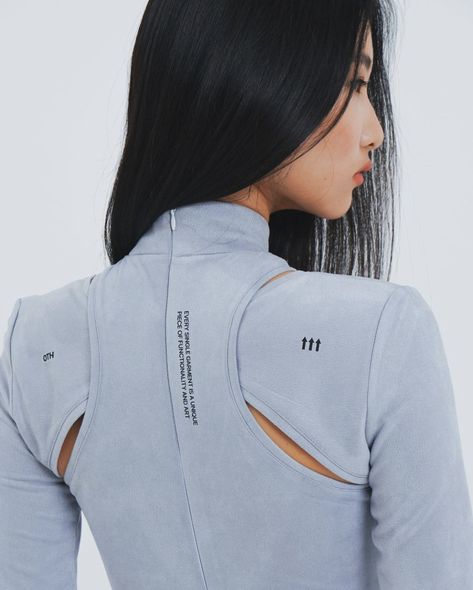 Sportware Fashion, Sports Fashion Design, Detail Couture, Sports Wear Fashion, Designer Activewear, Sportswear Design, Grey Maxi, Cyberpunk Fashion, Grey Maxi Dress