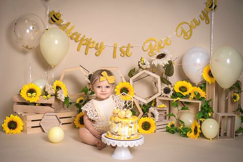 Beeday Cake, Bee First Birthday, Sunflower Birthday Parties, Honey Bee Theme, First Birthday Photoshoot, Baby Delivery, Baby Milestones Pictures, Milestone Pictures, Baby Smiles