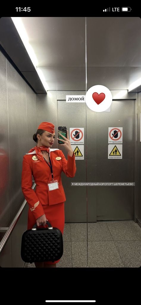 Flight Attendant Fashion, Flight Attendant Life, All Aboard, Cabin Crew, Flight Attendant, Dream Job, Designs To Draw, Carry On, Bags Designer