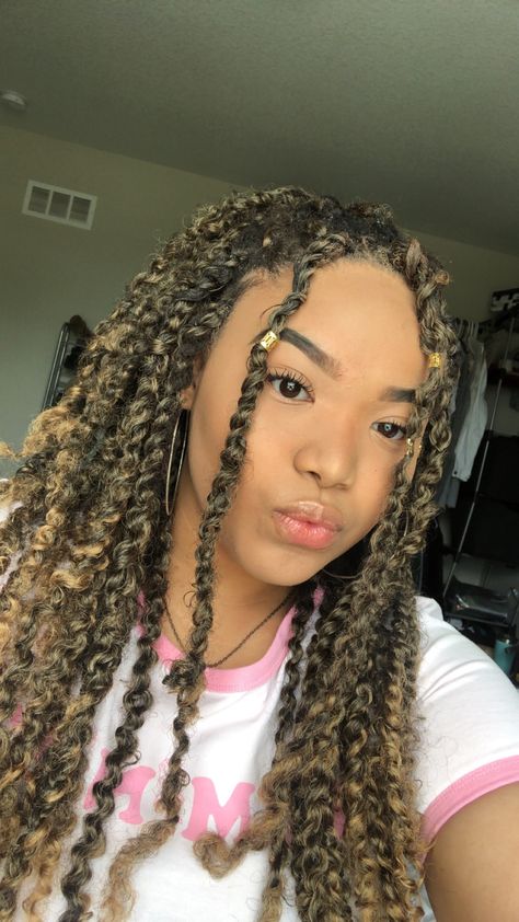 💟 Passion Twists 💟 Mixed Color Passion Twist, Multi Color Passion Twists, Thick Passion Twists, Blonde Passion Twist, Natural Hair Growth Tips, Passion Twists, Protective Hair, Going Bald, Twist Braid