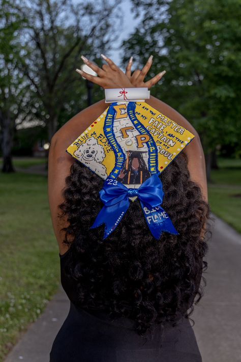 Sgrho Graduation Cap, Sgrho Graduation Pictures, Sigma Gamma Rho Photoshoot, Sgrho Photoshoot, Hbcu Life, Sigma Girl, College Pics, Sorority Graduation, Black Sorority