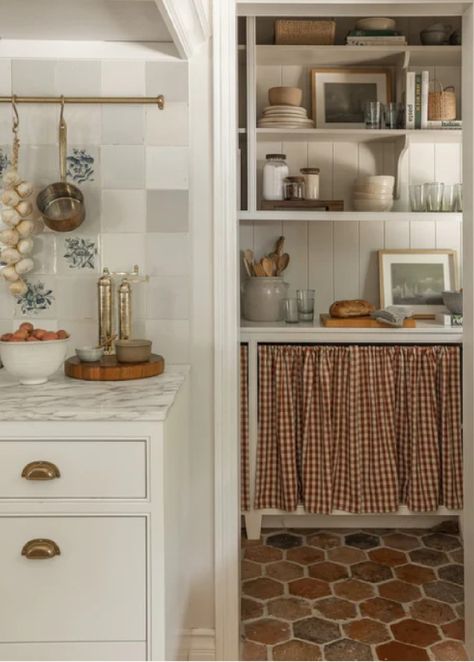 European Country Kitchen, Window Seat Kitchen, Pantry Inspiration, Amber Interiors Design, Autumn Interior, Country Kitchen Designs, Shoppe Amber Interiors, Amber Lewis, Cottage Kitchens