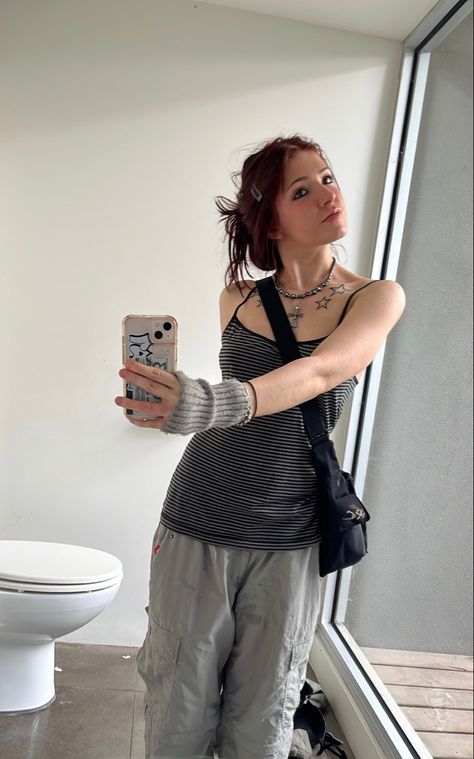 Grey Singlet Outfit, Fingerless Gloves Outfit, Stripy Tops, Gloves Outfit, Grey Outfit, Parachute Pants, Fingerless Gloves, Messenger Bag, Mirror Selfie