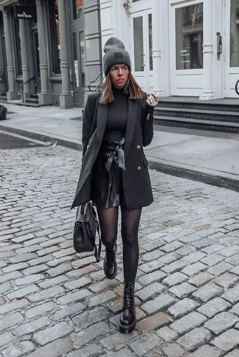 60 Degree Weather Outfit, Dr Martens Outfit, Rok Outfit, Brunch Outfit, All Black Outfit, Nyc Fashion, Mode Inspo, Autumn Outfit, Doc Martens