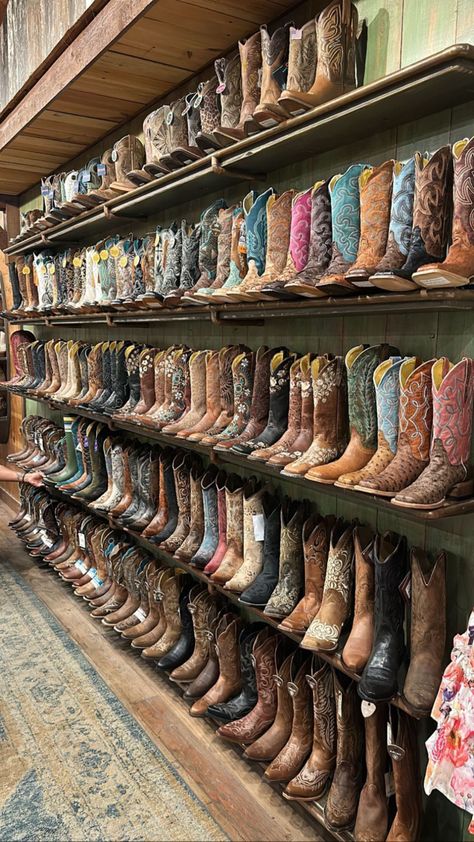 Cowgirl Boots Aesthetic, If The Shoe Fits, Looks Country, Cowgirl Aesthetic, Country Kids, Country Boots, Western Aesthetic, Boots Cowboy, Cute Boots