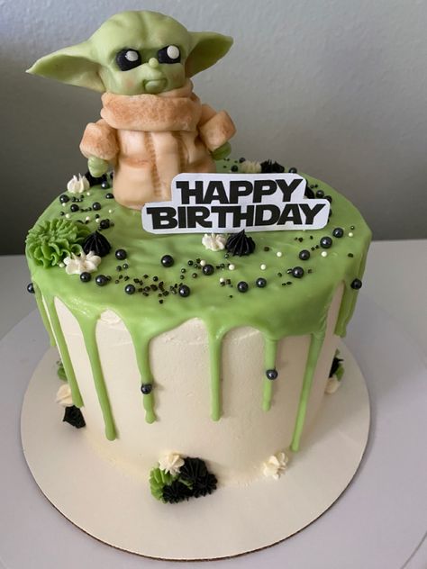 Grogu Cake, Baby Yoda Cake, Campfire Cake, Yoda Cake, Cake Drip, Star Wars Birthday Cake, Ugly Cakes, 10 Birthday Cake, Friends Cake