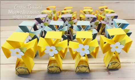 Easter Favors For Church, Easter Table Favors Simple, Easter Table Favors Gift Ideas, Easter Favors For Table, Easter Table Favors, Easter Cross Crafts, Easter Candy Crafts, Hershey Kisses Crafts, Easter Treat Holders