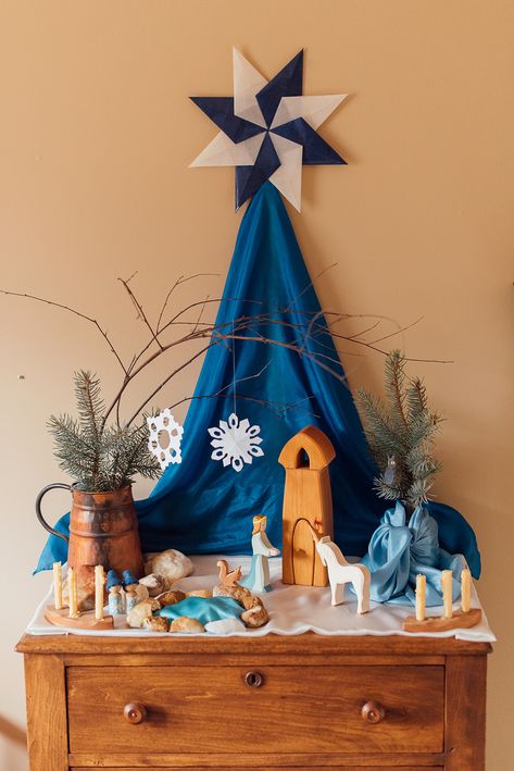 Sky Hand, Magical Animals, Waldorf Crafts, Sustainable Toys, Winter Table, Early Childhood Development, Nature Table, Winter Nature, Table Inspiration