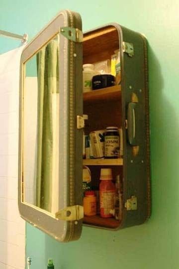 suitcase cabinet Old Suitcases, Vintage Suitcases, Deco Originale, Vintage Suitcase, Upcycle Projects, Small Bathroom Decor, Repurposed Furniture, 인테리어 디자인, Medicine Cabinet