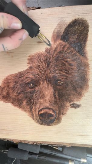 Beginner Wood Burning, Wood Burn Spoons, Wood Burning Patterns Stencil, Bear Artwork, Wooden Cabin, Rustic Wood Decor, Wood Burn Designs, Bear Wall Art, Woodburning Projects