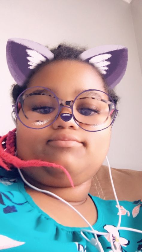 Oh wow using Snapchat filters make you look so different 2010s Aesthetic, Snapchat Filter, Shandy, Snapchat Filters, Face Reveal, Cat Eye Glass, Snapchat, Filter, Make It Yourself