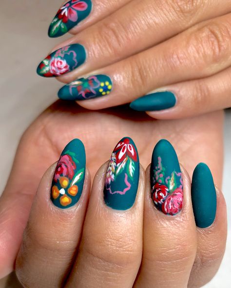 Gel Nails Aesthetic, Nail Inspo Flowers, Dark Teal Wallpaper, Dark Blue Nail, Blue Nail Inspo, Teal Nail Designs, Dark Nail Art, Disney Princess Nails, Blue Gel Nails