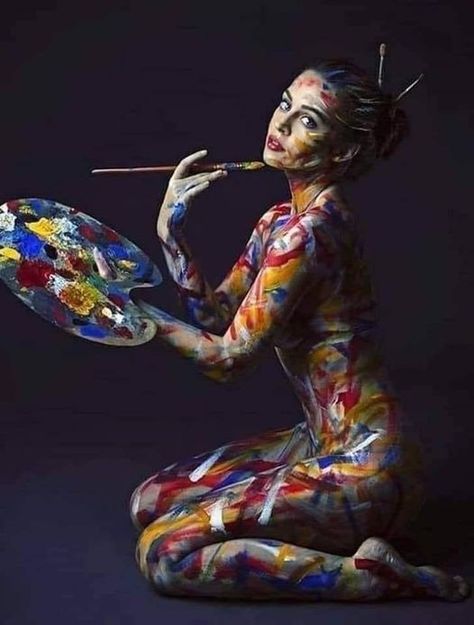 Creative Self Portraits, Female Body Paintings, Ephemeral Art, Paint Photography, 사진 촬영 포즈, Jolie Photo, Body Painting, Kitsch, Creative Photography