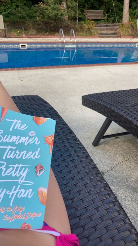 #thesummeriturnedpretty #books #tsip #thesummeriturnedpretty belly and conrad #thesummeriturnedpretty aesthetic #thesummer #summer #pool #swimsuit #beachchair Belly Summer Aesthetic, Tsitp Vibe, Thesummeriturnedpretty Aesthetic, Belly Summer, Belly And Conrad, Tsitp Aesthetic, Pool Swimsuit, Belly Conklin, Summer Vision