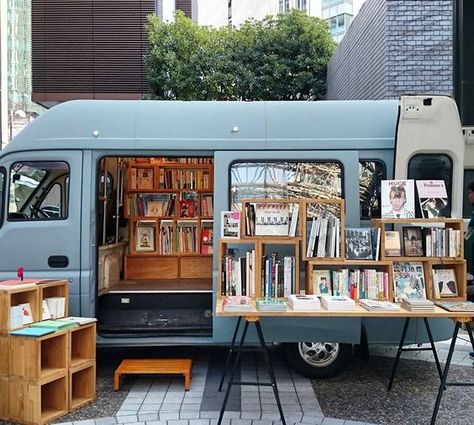 20 Imaginative Mobile Libraries Around The World - BOOKGLOW Maze Runner Maze, Mobile Library, Bookstore Cafe, Library Inspiration, Dream Library, Book Bar, Mobile Business, Book Cafe, Little Library