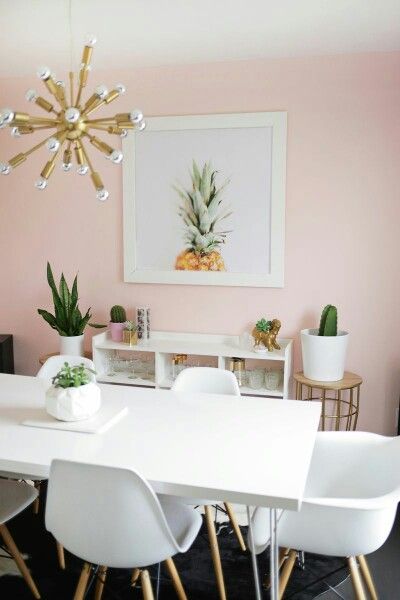 Powder pink and pineapples Modern Mid Century Dining Room, Mid Century Dining Room Tables, Pink Dining Room, Pink Dining Rooms, Mid Century Dining Room, Apartment Dining Room, Dining Room Design Modern, Apartment Dining, Studio Foto