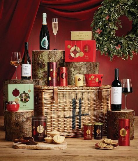 Coffee Hampers, Festive Dinner Party, Harrods Christmas, Christmas Gift Hampers, Christmas Hampers, Luxury Hampers, Best Fragrance For Men, Royal Christmas, Decorated Bottle