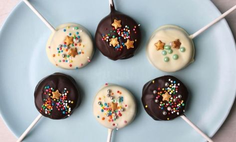 These cute Oreo cookie pops are dipped in white or dark chocolate and decorated with pretty sprinkles. Serve them up at a party or wrap them up to give as gifts.