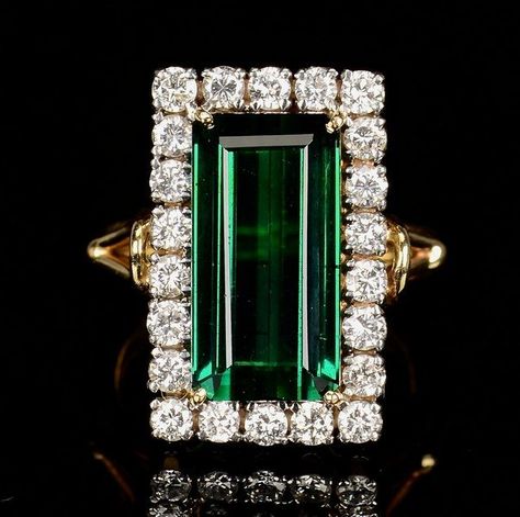 Lot 350: 14k Green Tourmaline Diamond Ring - Image 3 - TO BID ONLINE, VISIT OUR CATALOG AT https://www.liveauctioneers.com/item/38160388_14k-green-tourmaline-diamond-ring Gold Ring With Emerald, Rings Red, Green Diamond Rings, Ring With Emerald, Color Rings, Golden Rings, Rich Fashion, Ring Case, Midi Ring Set