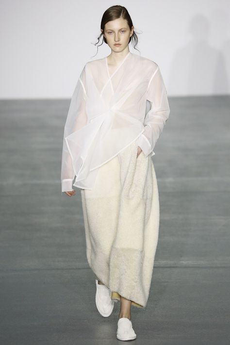 1205 Fall 2016 Ready-to-Wear collection, runway looks, beauty, models, and reviews. 가을 패션, Sheer Fabric, 2016 Fashion, Fall 2016, Looks Style, Minimal Fashion, Fashion Details, Primavera Estate, Minimalist Fashion