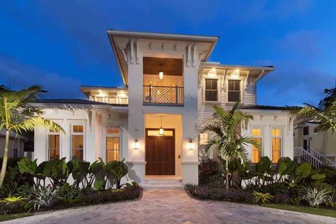 20 Beach Homes – Exterior and Interior Examples & Ideas (Photos) - Home Stratosphere Second Floor Balcony, Florida House Plans, Balcony Flooring, Coastal House Plans, Beach House Exterior, Stucco Exterior, Plans House, Beach Homes, Southern Homes