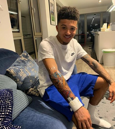 1,219 Likes, 27 Comments - Jadon Sancho Fanpage 💛🖤 (@jadon_sancho.7) on Instagram: “NEW TATTOO AHHHHH😍😍🔥 credit: @linda_tattoolines ❤️ ——————————————————————————— @fav.sancho…” Sancho Tattoo, Ayo And Teo, Jadon Sancho, Scott Pilgrim Comic, Light Skin Men, England Players, Cristiano Ronaldo Cr7, Soccer Guys, Caroline Forbes