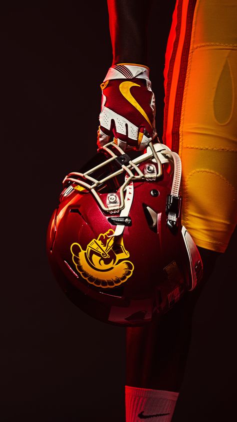 Fb Wallpaper, Usc Trojans Football, Usc Football, Football Is Life, Usc Trojans, College Team, Football Wallpaper, College Sports, Ncaa Football